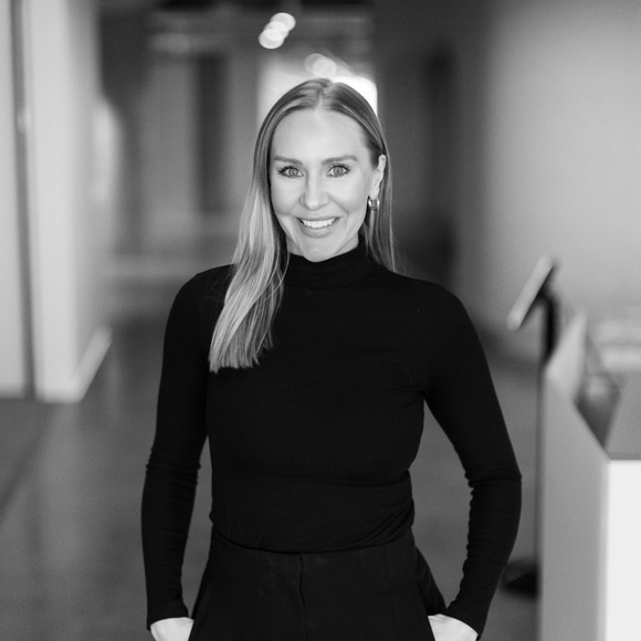 Meet your Posher, Alli - Picture 1 of 3